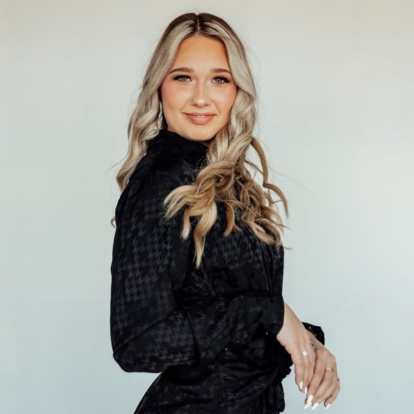 Storia Monochromatic Houndstooth Mini Dress - Picture 8 of 9